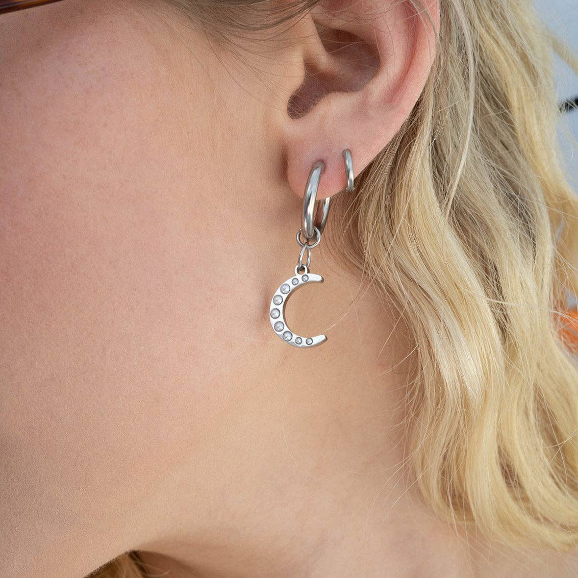 18K Gold PVD Stainless Steel Pearl Beaded Moon Charm: Stainless / 15mm