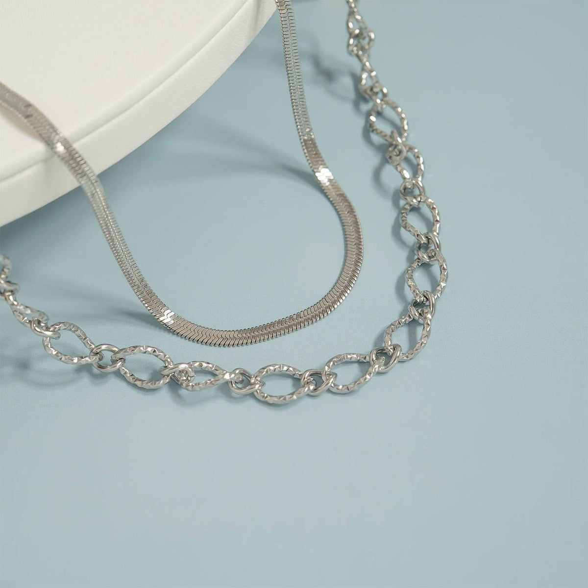 18K Gold PVD Stainless Steel Hammered Oval Chain Necklace: Gold / 16+2"