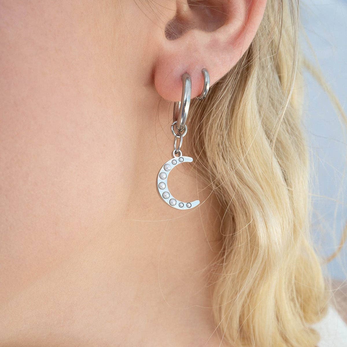 18K Gold PVD Stainless Steel Pearl Beaded Moon Charm: Stainless / 15mm