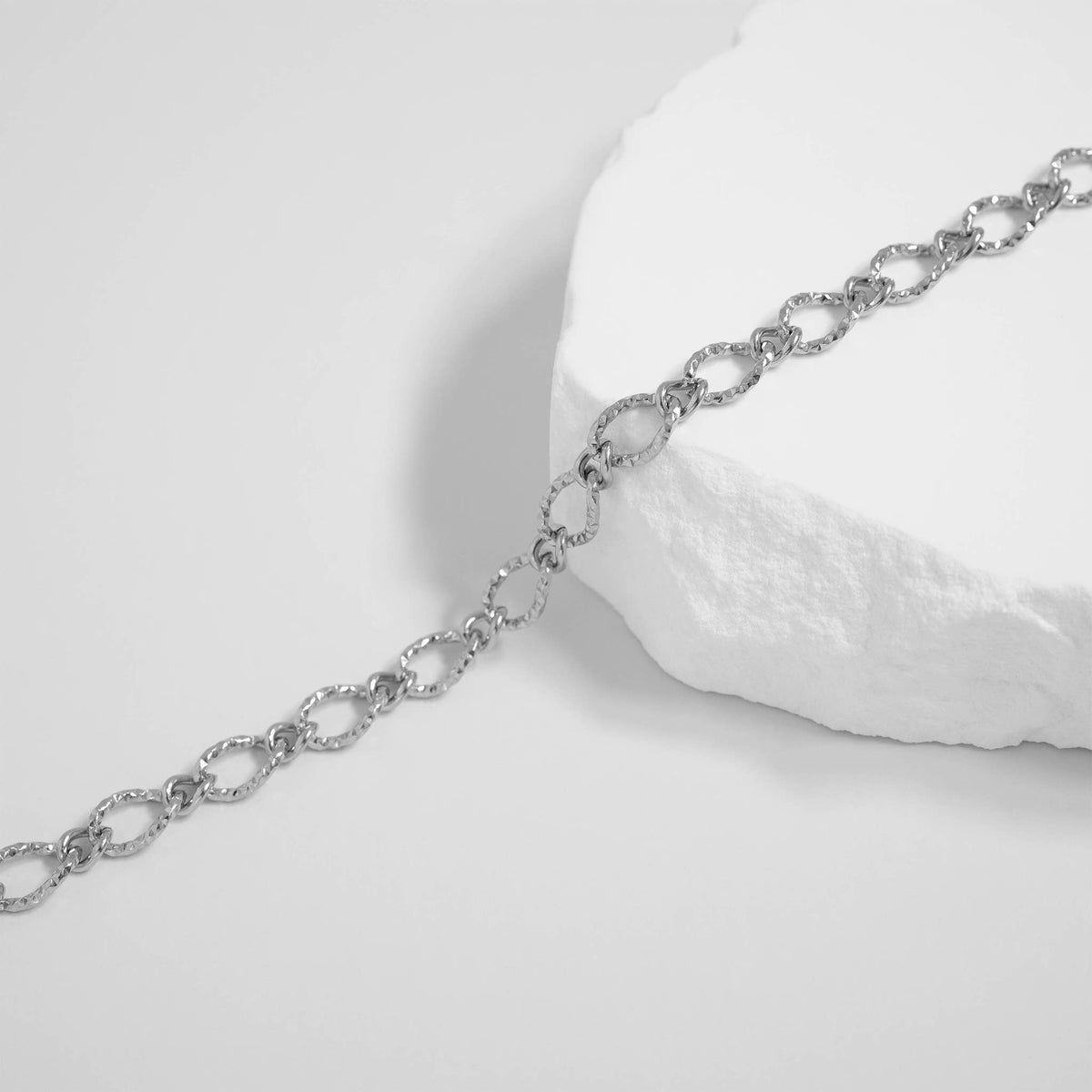 18K Gold PVD Stainless Steel Hammered Oval Chain Necklace: Gold / 16+2"