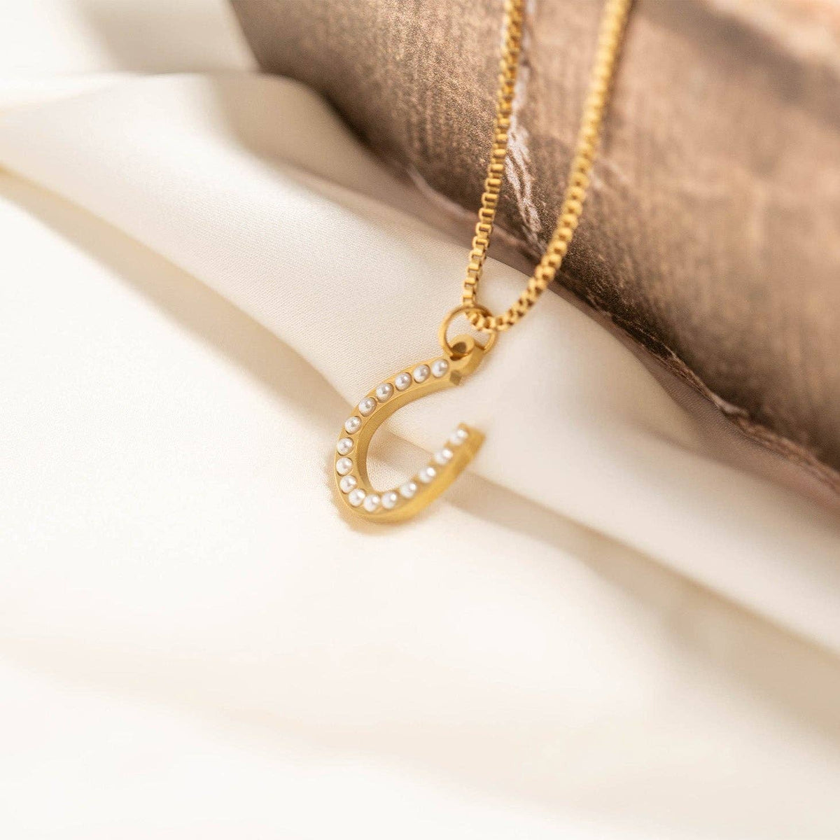18K Gold PVD Stainless Steel Pearl Beaded Horseshoe Charm: Stainless / 15mm
