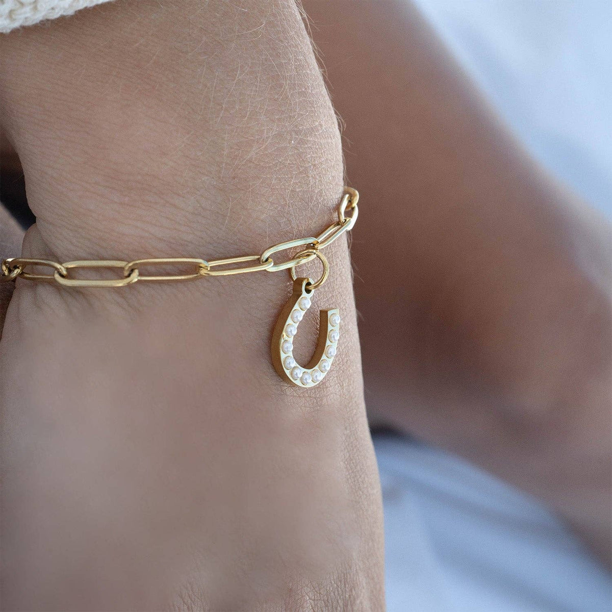 18K Gold PVD Stainless Steel Pearl Beaded Horseshoe Charm: Gold / 15mm