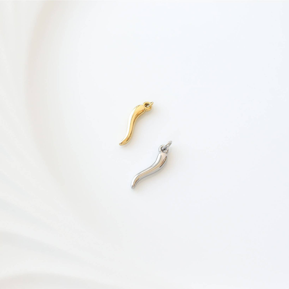 18K Gold PVD Stainless Steel Italian Horn Charm: Gold