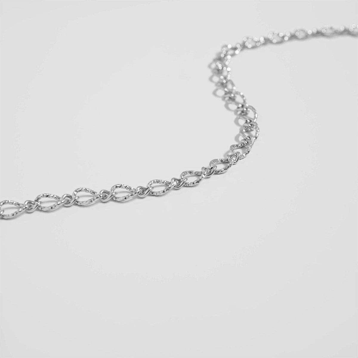 18K Gold PVD Stainless Steel Hammered Oval Chain Necklace: Gold / 16+2"
